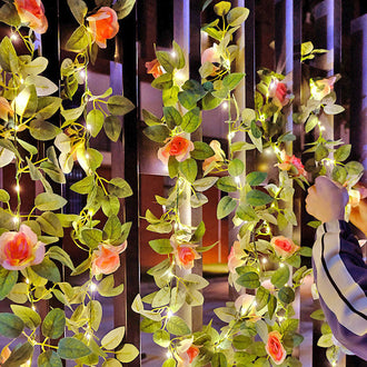 Luce a corda a LED a energia solare con fata rosa