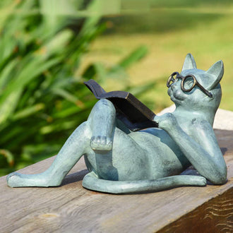 Statua del giardino del gatto che legge