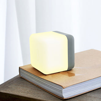 Luz nocturna LED con temporizador y sensor de gravedad