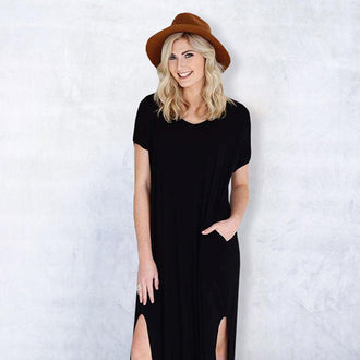 Vestido largo estilo camiseta con aberturas delanteras